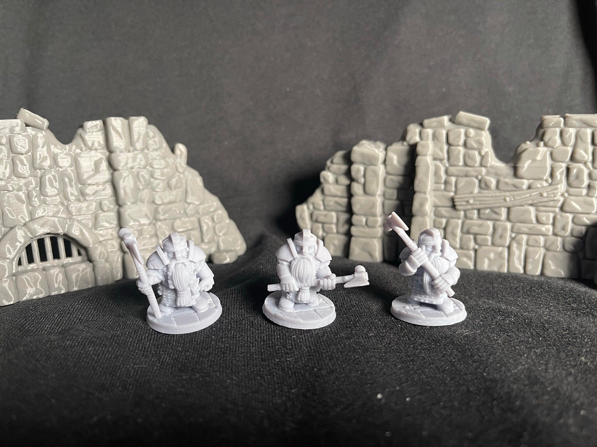 3 Iron Hills Dwarf Mattocks 28mm Miniatures Middle Earth LOTR D&D Warhammer Dwarf