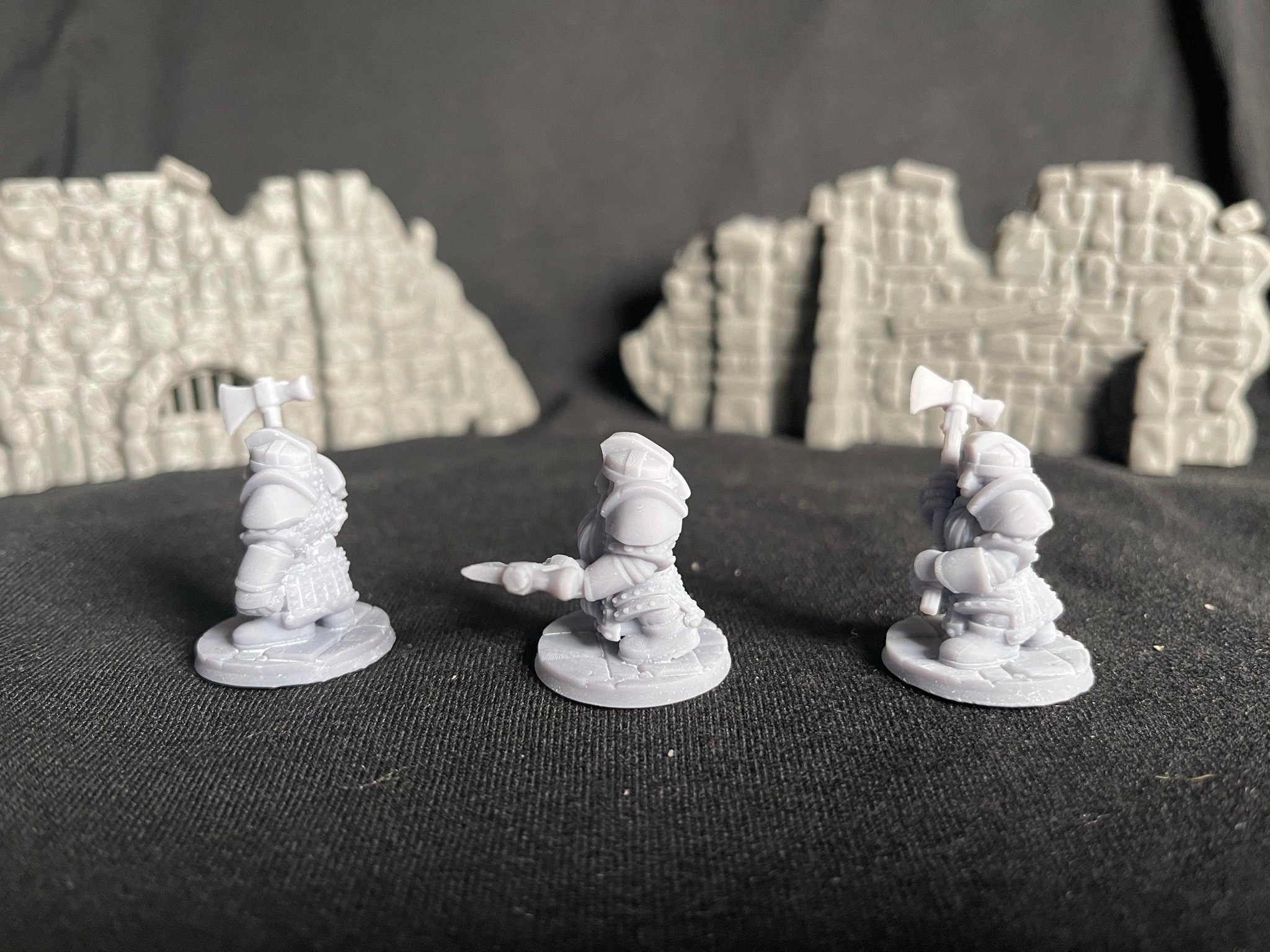 3 Iron Hills Dwarf Mattocks 28mm Miniatures Middle Earth LOTR D&D Warhammer Dwarf