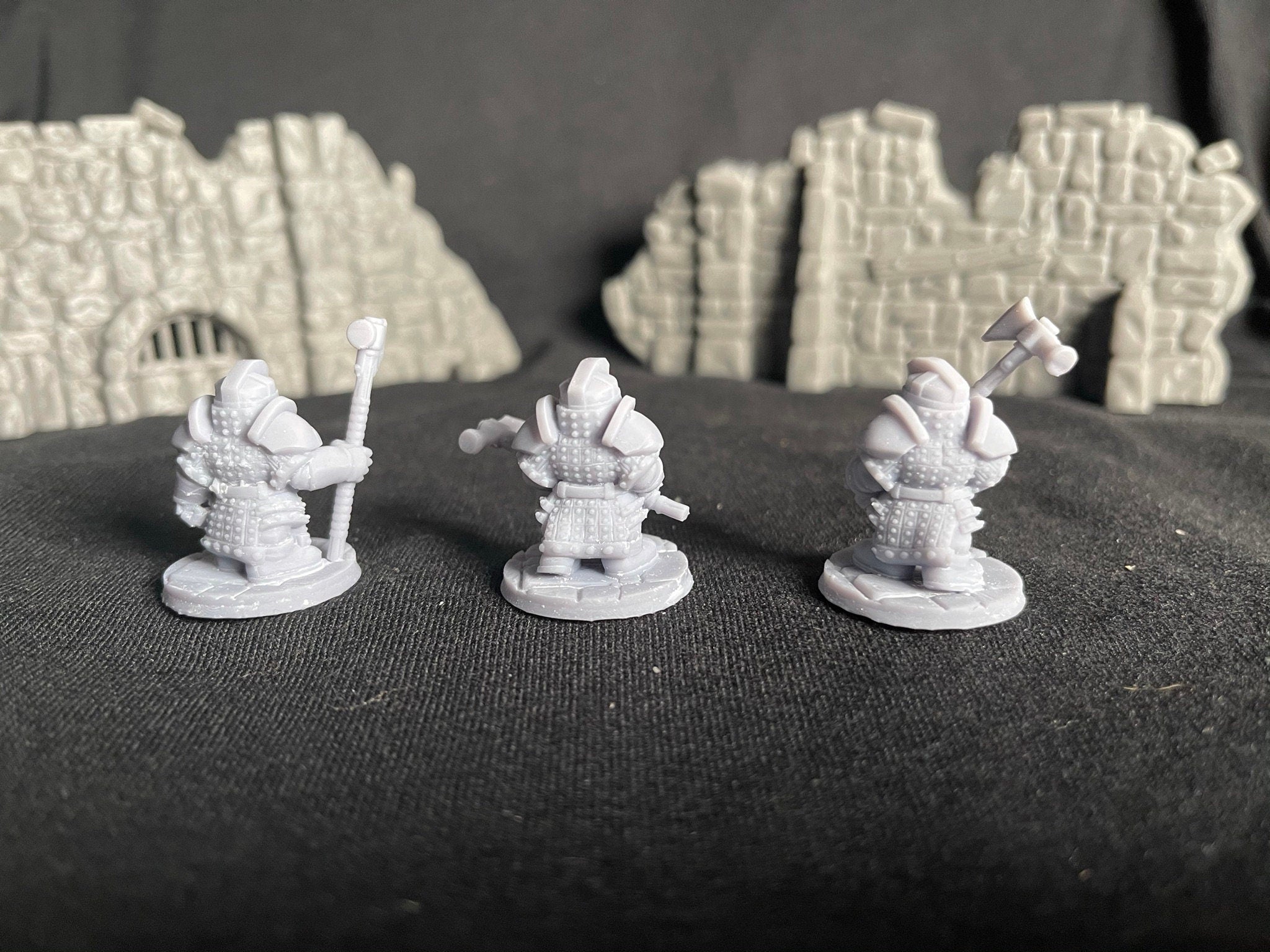 3 Iron Hills Dwarf Mattocks 28mm Miniatures Middle Earth LOTR D&D Warhammer Dwarf