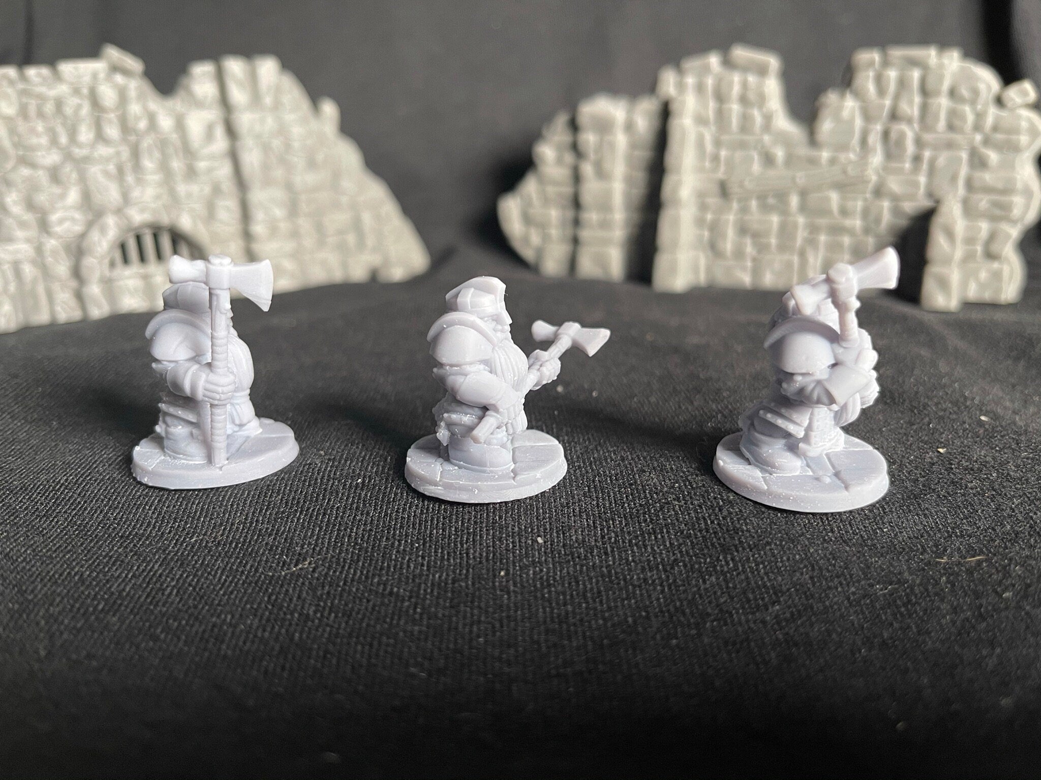 3 Iron Hills Dwarf Mattocks 28mm Miniatures Middle Earth LOTR D&D Warhammer Dwarf